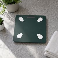 Pèse-personne intelligent Bluetooth en verre trempé vert forêt avec écran LED dissimulé pour une pesée personnelle précise à domicile
