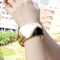 Bracelets larges en métal pour femmes Bracelets de déclaration punk lisses Bracelets minimalistes ouvrables Bracelets