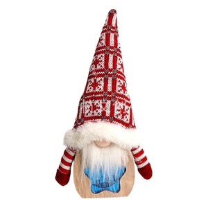 ตุ๊กตาโนมไม้คริสต์มาสพร้อมไฟ LED หมวกสีแดง ของตกแต่งภายในบ้าน ของขวัญ - Product Image 1