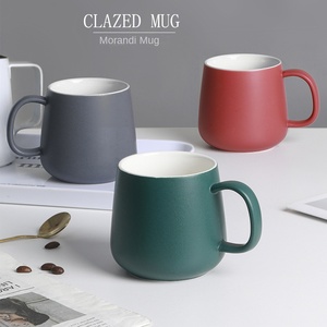 Tasses à café en céramique modernes et simples de grande capacité, mugs à thé, gobelets à lait en porcelaine fantaisie avec poignée pour cadeau de Noël - Product Image 2