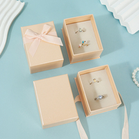 Coffret cadeau de bijoux A1 Champagne avec ruban, boîtes carrées, sac de transport et emballage intérieur, logo personnalisé OEM