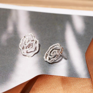Orecchini a perno a forma di rosa cava per donna, design floreale romantico, accessori per l'orecchio da indossare tutti i giorni - Product Image 5