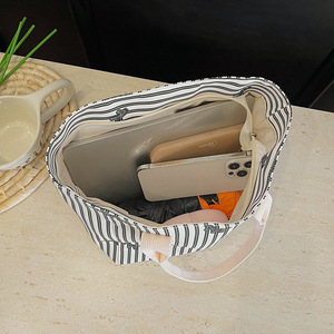 Borsa Tote in Tela a Righe con Stampa Pony per Donne, Capiente Borsa a Mano con Charm, Leggera per Scuola e Spiaggia - Product Image 3