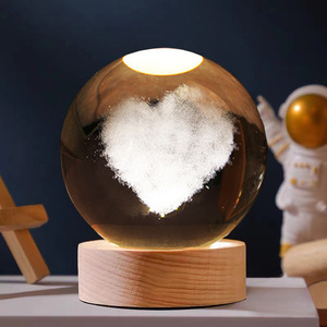 Biumart Kristall kugel mit Holz ständer Laser gravierte 6cm Glas LED Kristall kugel Souvenir Geschenke Wohnkultur Stern Mond Nachtlicht - Product Image 6