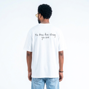 T-shirt blanc surdimensionné pour homme avec imprimé lettres dessinées à la main, col rond, manches courtes, jersey décontracté en coton - Product Image 4