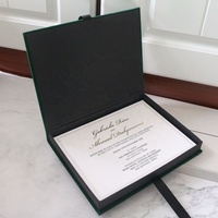 Cartes d'invitation personnalisées de luxe en velours vert foncé, cartes d'invitation de mariage en velours faites à la main, boîtes d'invitation en velours