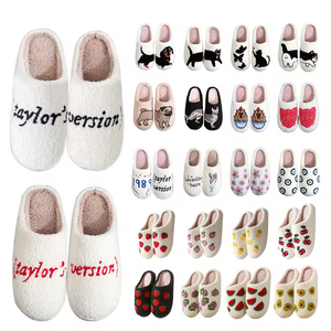 Ciabatte Natalizie Invernali Pelose HF con Renna, Pupazzo di Neve, Babbo Natale, Biscotto, Omino di Pan di Zenzero, Albero di Natale, Papillon - Product Image 3