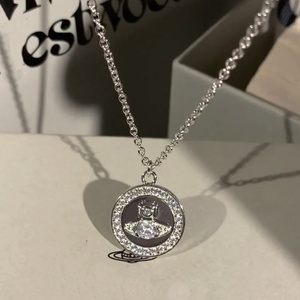 Collier ras-de-cou Empress Dowager plaqué or, avec pendentif rond en zircon Saturne et chaîne en laine incrustée de zircons planétaires, bijoux pour femme - Product Image 1