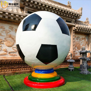 Sculpture extérieure en fibre de verre Jiahua, imitation ballon de football, à poser au sol, décoration géométrique abstraite ronde - Product Image 1