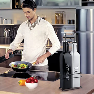 Set di 2 Dispenser per Olio e Aceto <span class=keywords><strong>in</strong></span> <span class=keywords><strong>Ceramica</strong></span> da 16 oz, Dispenser per Olio <span class=keywords><strong>in</strong></span> Dolomite Bianco e Nero con Supporto <span class=keywords><strong>in</strong></span> Metallo - Product Image 5