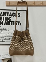 Sac fourre-tout portable tout-en-un en tricot à cordon de serrage grande capacité pour femme, avec motif cœur, style mignon et design seau