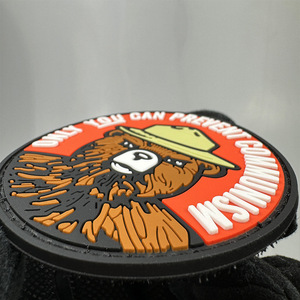 Marque de design de mode écologique personnalisée motif lumineux personnalisé logo de mode 3D patchs en caoutchouc PVC souple crochet et boucle - Product Image 3