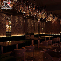 Comptoir de bar de luxe sur mesure, armoire à vin LED dorée en forme d'arche, mobilier de bar pour boîte de nuit, salon de cocktails, ensemble de tabourets de bar