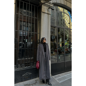 Manteau long en cachemire anthracite pour femme avec col en fourrure, fermeture à bouton unique, grande taille, respirant, motif imprimé pour l'automne et l'hiver - Product Image 5