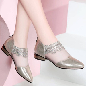 Sandalias de malla de tacón bajo de verano 2025 para mujer, zapatos individuales versátiles con tacones gruesos, diseño hueco transpirable para madres - Product Image 4