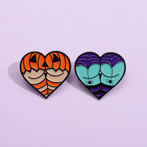 Design unico Halloween cartoon colorful heart spider pumpkin ghost spilla smaltata morbida per le donne - Product Image 4