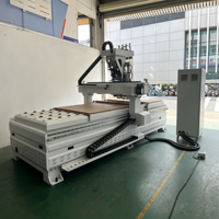 Máquina CNC Multifuncional Z-3000 para Procesamiento de Paneles de Puertas de Gabinetes, Fresado y Corte