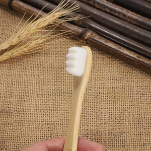 Cepillo de Dientes de Bambú Biodegradable al por Mayor con Logotipo Personalizado, Negro o Blanco, con Cerdas Suaves y Punta Redonda para Adultos - Product Image 1