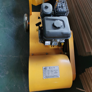 Machine à éliminer la rouille à essence de haute qualité, à pousser à la main, avec brosse en acier, pour le nettoyage des routes et la préparation de marquages routiers - Product Image 1