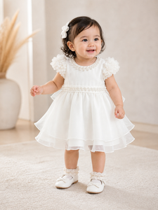 Robe de bébé fille de luxe ornée de perles et de fleurs, avec manches florales et jupe fluide, pour les mariages - Product Image 3