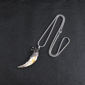 Heiß begehrte Vintage-Accessoires: Personalisierte Wolfszahn-Hip-Hop-Halskette mit langem Anhänger aus Legierung für Herren – Ideales Geschenk - Product Image 2