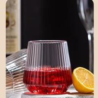 Verre à vin rouge 12 oz en plastique PC durable, motif rayures verticales, design minimaliste américain, cadeau d'affaires, fabriqué au Vietnam