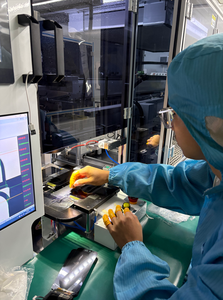 Venta al por Mayor de Fábrica: Pantalla OLED de Alta Calidad OEM 15Pro para Reparación de Teléfonos Móviles, Servicio Postventa, Venta al por Mayor y al Detal para iPhone - Product Image 3