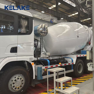Camion malaxeur à béton autochargeur avec pompe et composants essentiels pour chantier de construction commercial - Product Image 1