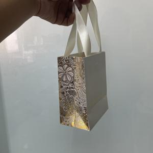 Sac cadeau de luxe mignon, motif de gaufrage en feuille d'or fine, logo de marque, emballage pour petite entreprise, papier élégant imprimé à l'écran - Product Image 5