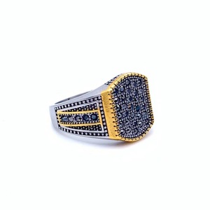 Bague en acier inoxydable bicolore plaquée or, sertie de diamants, style vintage rétro, vente en gros - Product Image 4