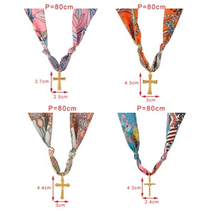 Kalung Syal Sutra Wanita Asu Trendy Bermotif Warna-warni dengan Liontin Salib Emas - Product Image 4
