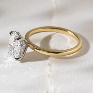 Anillo de Compromiso de Dos Tonos con Halo Oculto y Corte Esmeralda, Diamante Cultivado en Laboratorio con Certificación IGI VVS CVD, Oro de 10k, 14k o 18k - Product Image 2