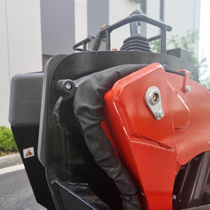 Mini-chargeuse sur chenilles compacte V1000 avec moteur EPA et débroussailleuse intégrée - Product Image 4