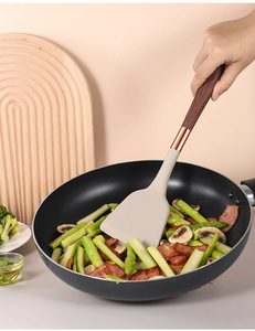 Bộ dụng cụ nhà bếp 11 món bằng silicon vân gỗ, chảo chống dính, muôi chống nóng, tay cầm mạ vàng, bền, kiểu vân gỗ - Product Image 4