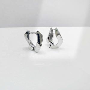 Precio de fábrica, plata 925, aretes de aro sencillos de plata de ley, aretes geométricos hipoalergénicos chapados en oro de 14k y 18k, venta al por mayor. - Product Image 4