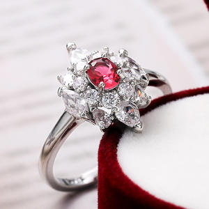 Anillo F788 con Racimo de Rubíes, Oro Blanco, Diamante Corte Pera, Flor, Joyería Fina para Mujer - Product Image 6