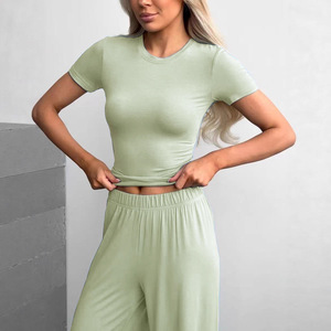 Conjunto de dos piezas de camiseta de manga corta y pantalón de punto transpirable para mujer, estilo casual, para uso interior, éxito de ventas transfronterizo en Rusia 2026 - Product Image 4