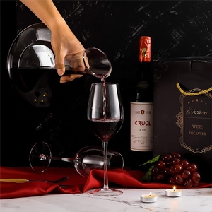 Carafe à vin élégante en cristal sans plomb, à ouverture oblique, sans poignée, forme ventrue - Product Image 3