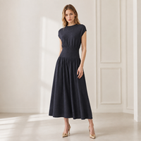 Ensemble deux pièces en maille fine de couleur anthracite pour femmes, col rond, manches courtes, midi, design personnalisé, ODM