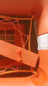 معدات السلامة المائية المصنعة باللون البرتقالي طوافة البحر العائمة من البلاستيك لعدد 10 أشخاص - Product Image 5