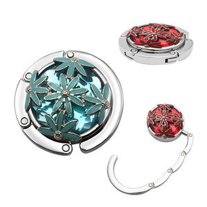 Crochets pour sac en cristal pliable créatif Crochets pour sac rond en maille <span class=keywords><strong>flocon</strong></span> de <span class=keywords><strong>neige</strong></span> en cristal Crochets pour sac à main en métal avec logo personnalisé - Product Image 1