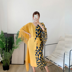 <span class=keywords><strong>Abito</strong></span> plissettato Miyake <span class=keywords><strong>taglie</strong></span> <span class=keywords><strong>forti</strong></span> con stampa leopardata e nappe, Collezione Estate 2026, Vendita all'ingrosso - Product Image 4