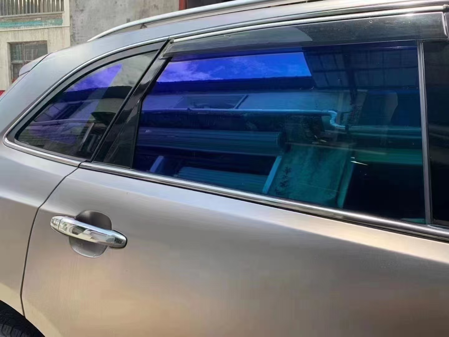 กระจกข้างเปลี่ยนสีได้