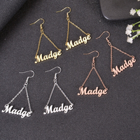 Boucles d'oreilles pendantes personnalisées Jietao avec logo, lettre cursive, chaîne triangulaire, en acier inoxydable, avec crochet, bijoux cadeau pour femmes