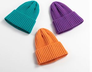 Gorros de Invierno Acrílicos con Parche Personalizado de Marca Privada al por Mayor - Product Image 1