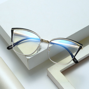 Le miroir plat de jambe en métal de ressort de miroir de frontière croisée peut être équipé du nouveau cadre d'oeil de chat unisexe anti-bleu myopie lunettes - Product Image 1