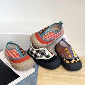 أحذية أطفال مسطحة جديدة لربيع وخريف <span class=keywords><strong>2026</strong></span>، أحذية قماشية مطبوعة غير رسمية للأولاد والبنات سهلة الارتداء - Product Image 1