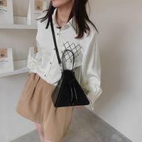 Benutzer definierte Logo Damen Dreieck Umhängetasche Stilvolle PU Leder Schulter Geldbörse Stereo scopic Vielseitige Mini Handtasche