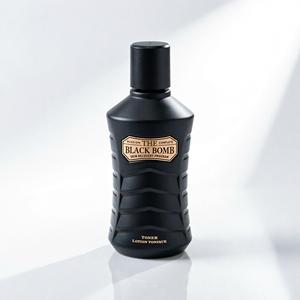 Le toner Black Bomb 140ml, programme de récupération cutanée, tous types de peau - Product Image 1
