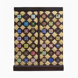 Mueble Bar de Madera Maciza Tallado a Mano con Detalles de Latón Grabado en Forma de Diamante y Adornos de Azulejos Artísticos - Mueble para Licores Artesanal Indio - Product Image 5